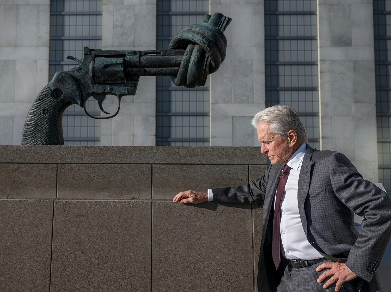 Michael Douglas, 51Թ Messenger of Peace, stops by the Non-Violence sculpture during his visit to UN Headquarters to attend the International Day of Peace Youth Observance. 